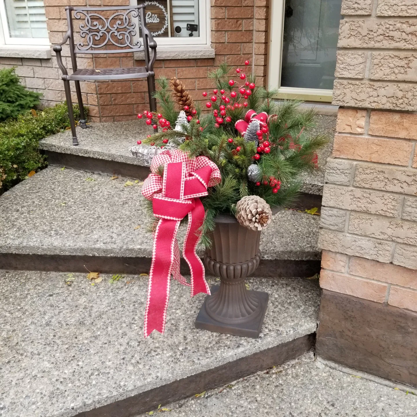 Articial Christmas Urn Planter image indicator(4)