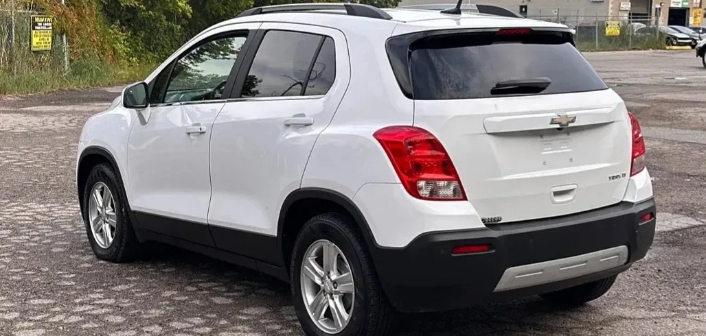 2014 Chevrolet Trax LT - White SUV image indicator(4)