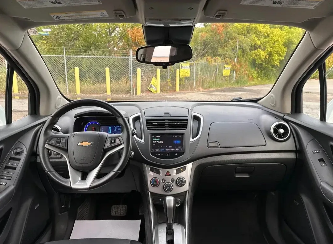 2014 Chevrolet Trax LT - White SUV image indicator(8)