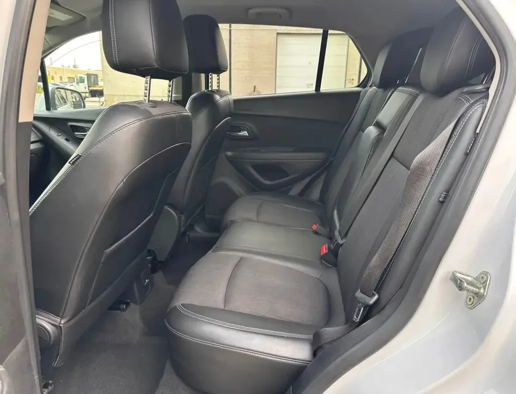 2014 Chevrolet Trax LT - White SUV image indicator(9)