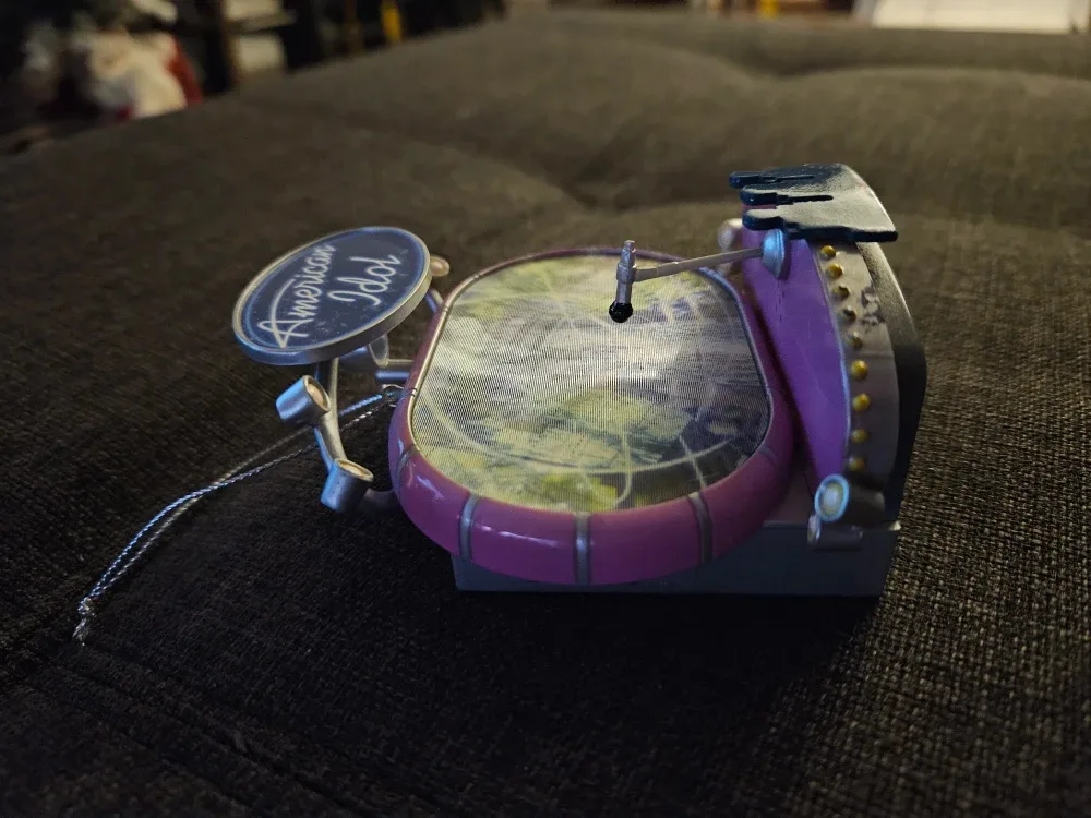 American Idol TV Christmas Tree Ornament Carlton Heirloom image indicator(2)