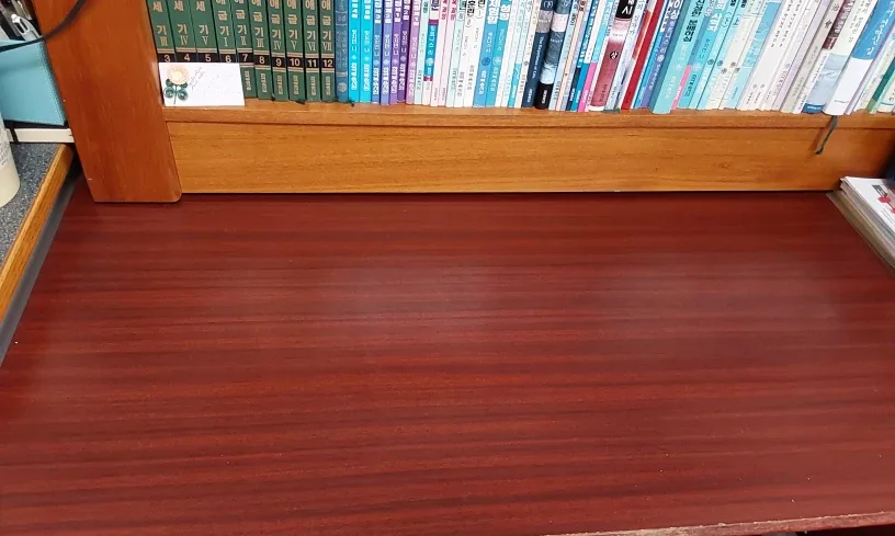 FREE ---Strong and firm office desk & chair image indicator(2)