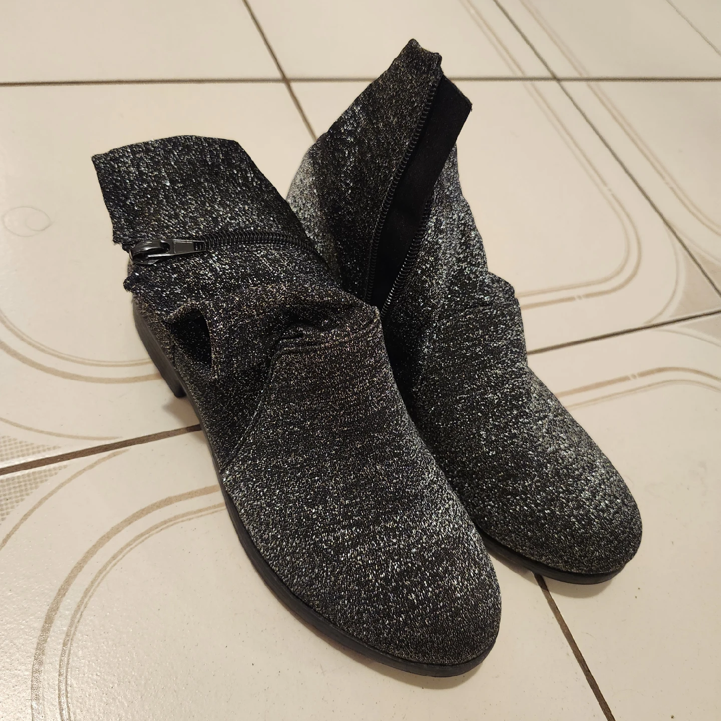 Silver Glitter Ankle Boots, Size 4 Girls - photo 2
