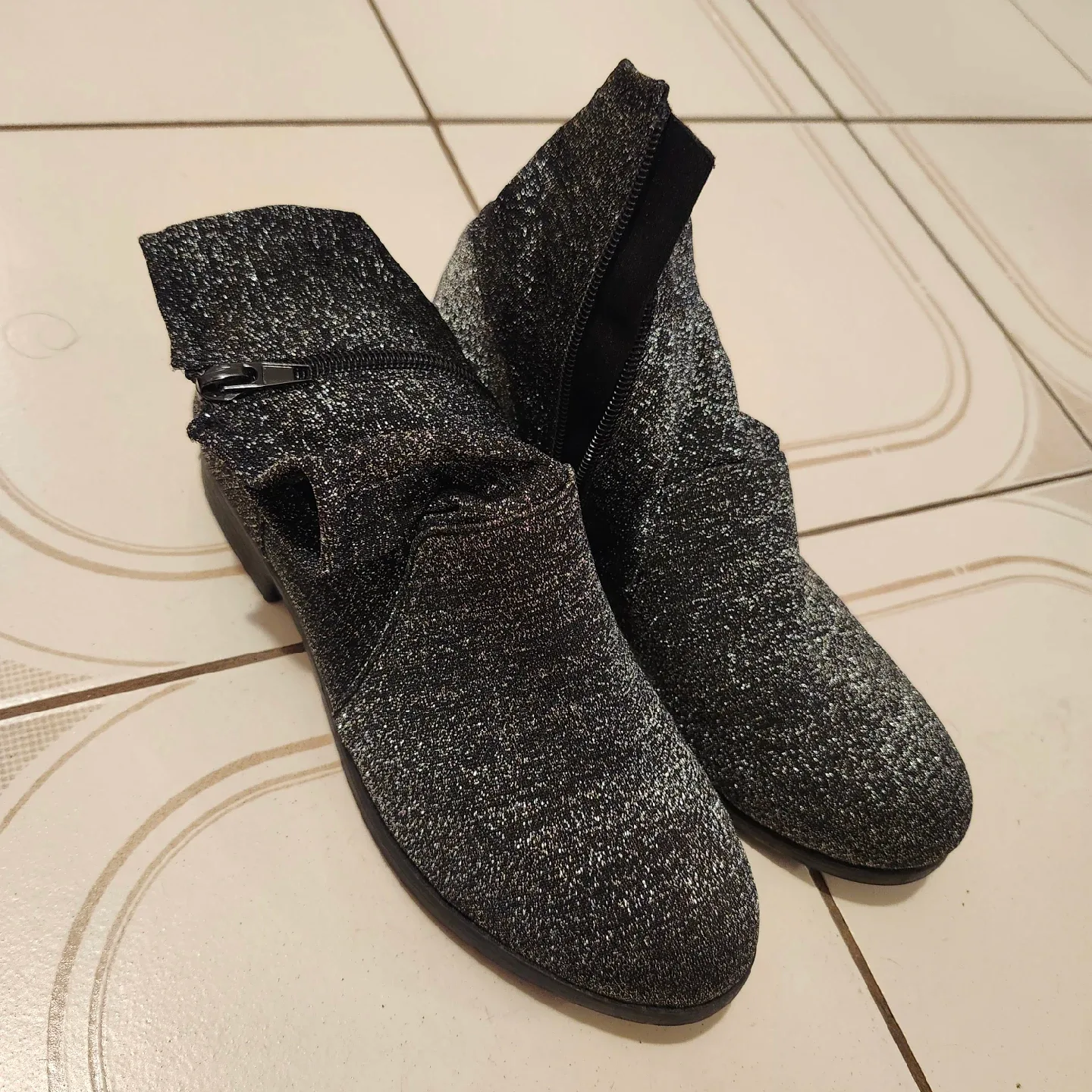 Silver Glitter Ankle Boots, Size 4 Girls image indicator(2)