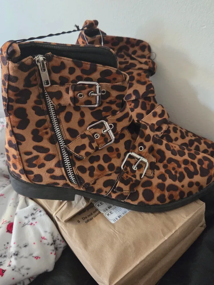 Leopard Print Boots - Size 10 image indicator(2)