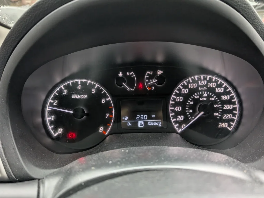 Nissan Sentra - White Sedan image indicator(7)