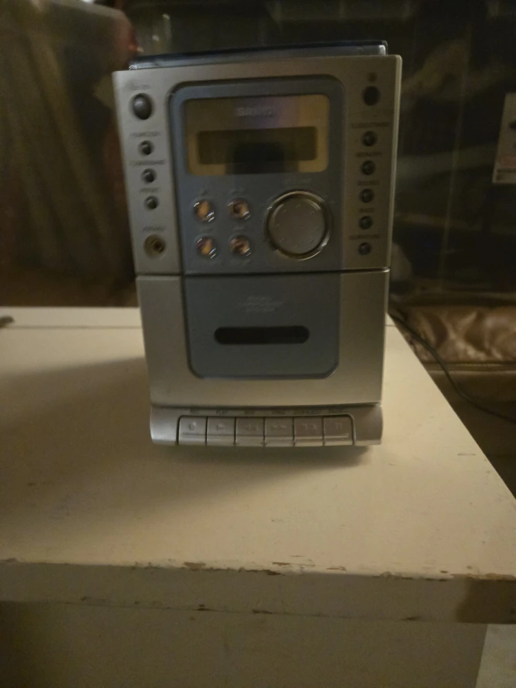 Sanyo Stereo System - photo 3