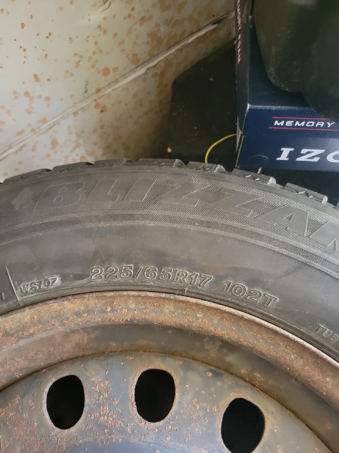 Bridgestone Blizzak 225/65R17 Winter Tires image indicator(4)
