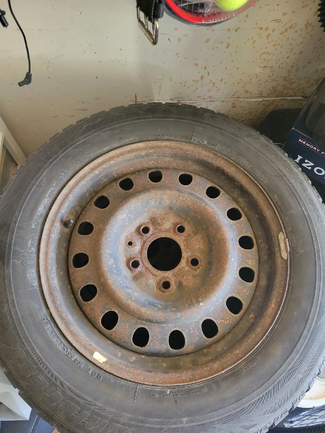 Bridgestone Blizzak 225/65R17 Winter Tires image indicator(5)