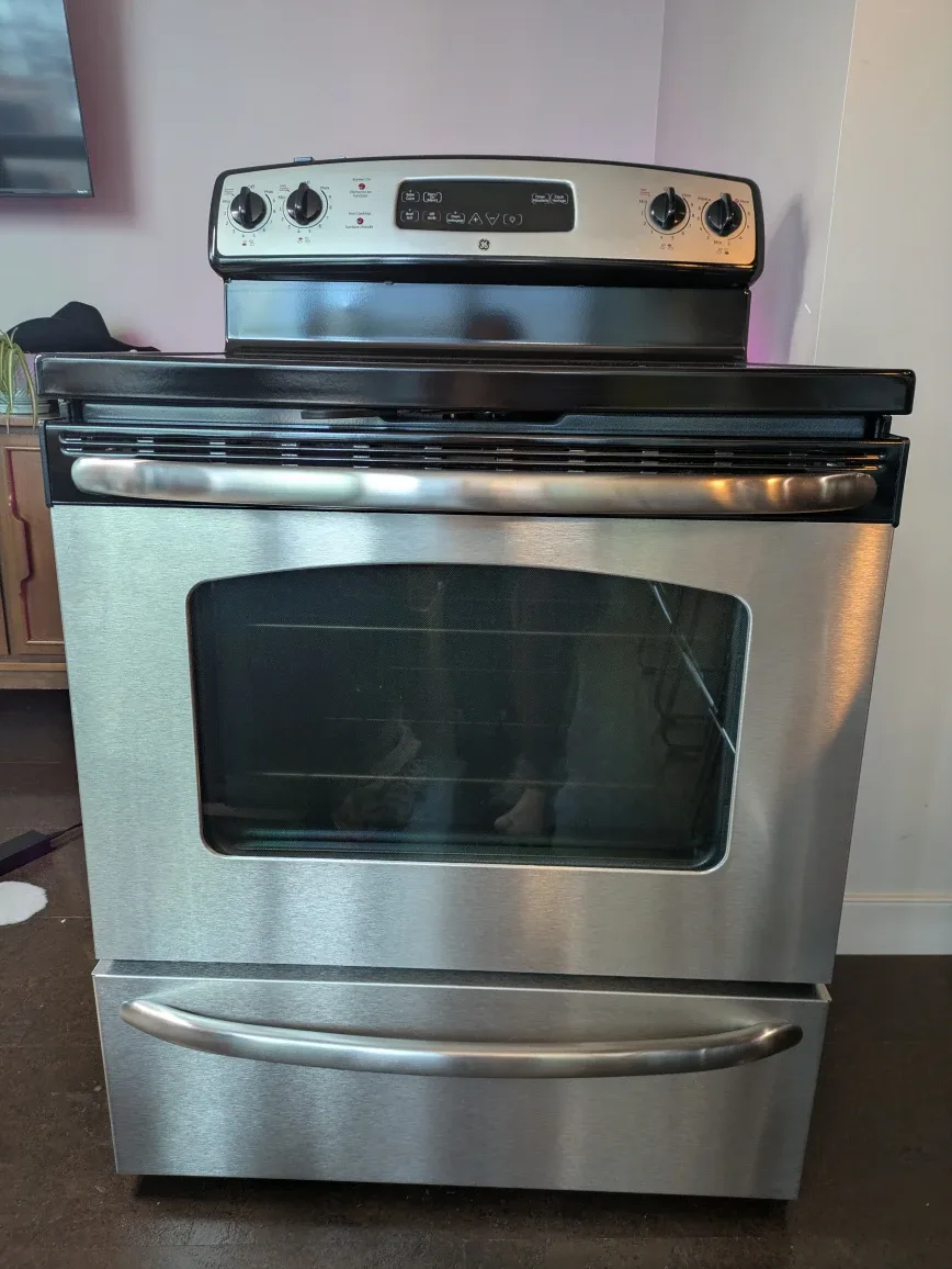 GE Electric Range - Stainless Steel (stove with oven)