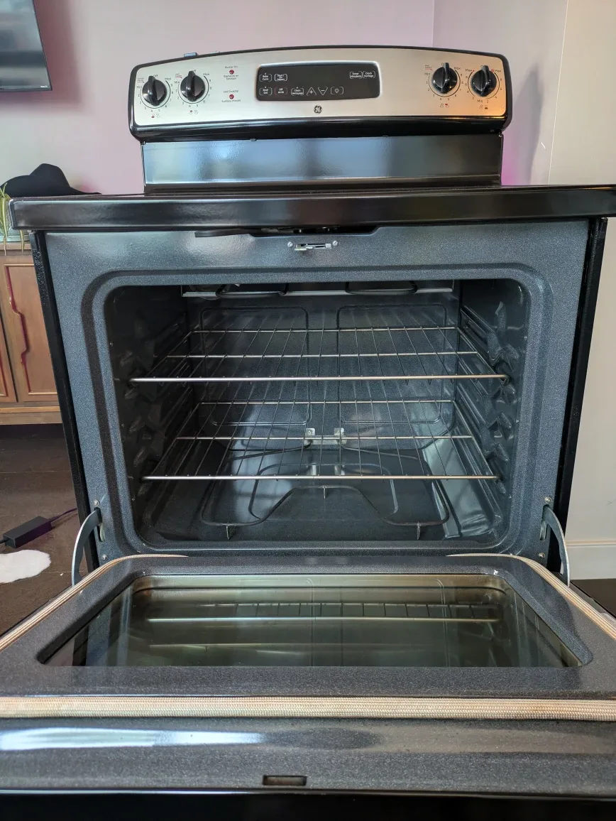 GE Electric Range - Stainless Steel (stove with oven) image indicator(2)