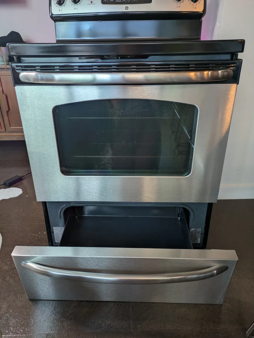 GE Electric Range - Stainless Steel (stove with oven) image indicator(3)