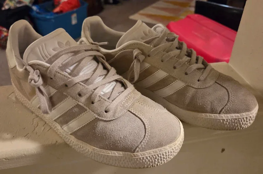 Adidas Gazelle Shoes - US 7