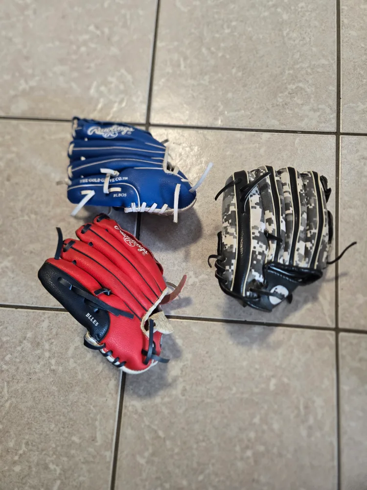 Mixed Lot of Toys, Puzzles, and Accessories image indicator(6)