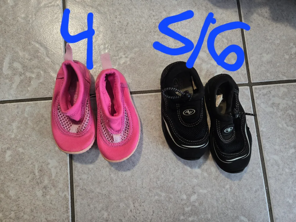 Mixed Lot of Toys, Puzzles, and Accessories image indicator(7)