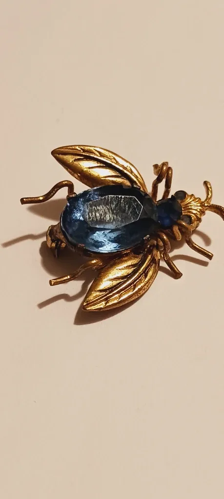 Beautiful Czechoslovakian Crystal Glass Fly Brooch image indicator(2)