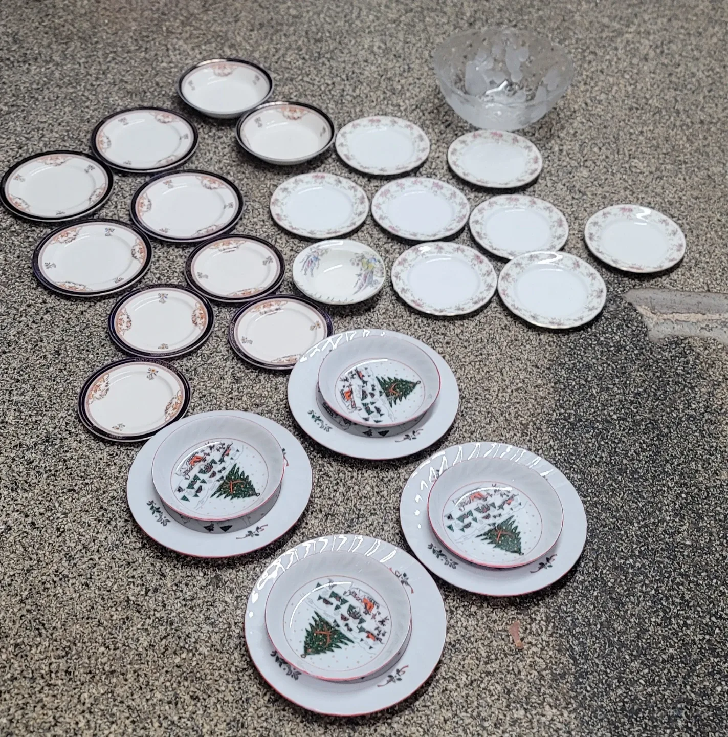 Vintage China Set image indicator(2)