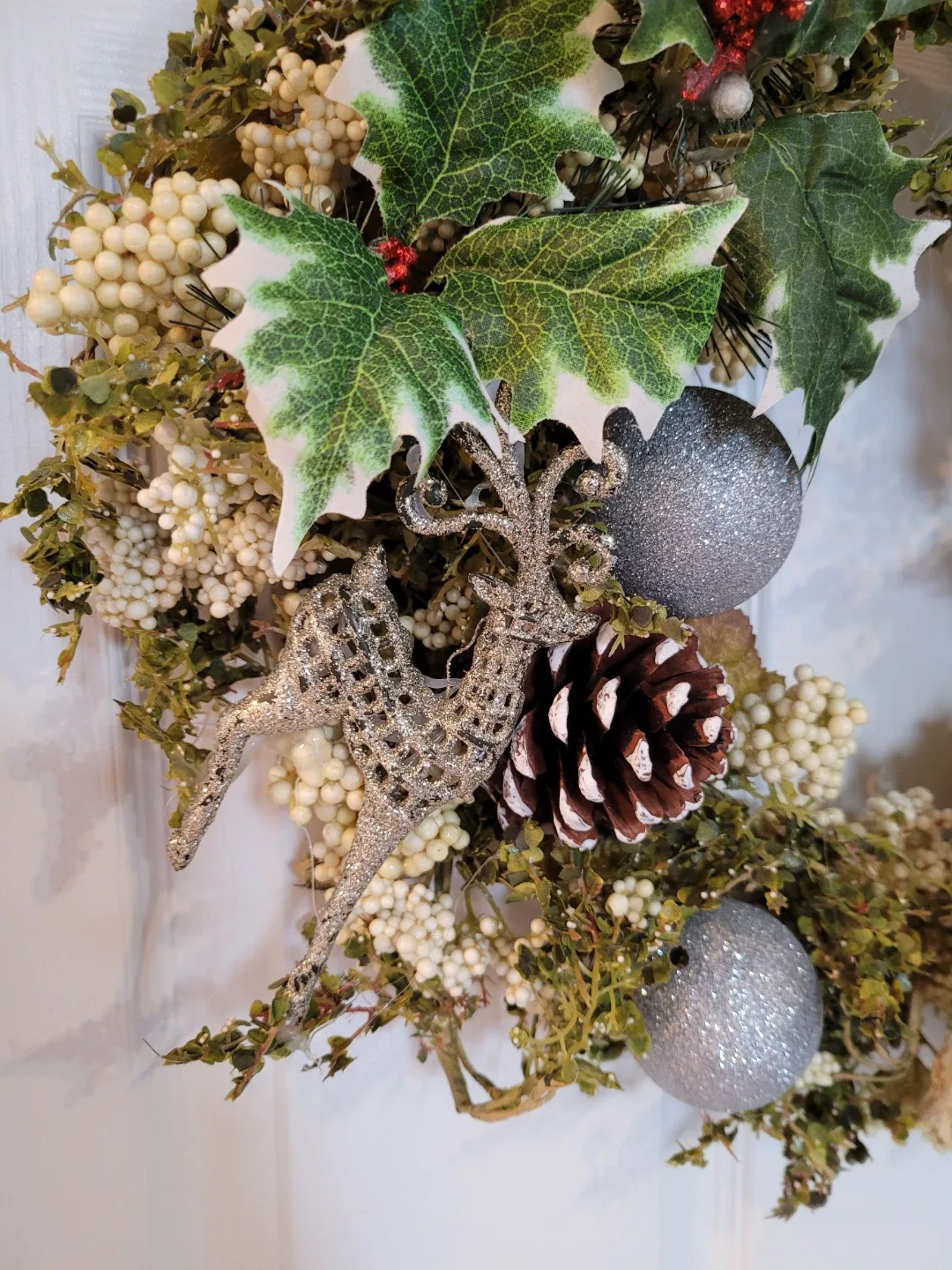 Festive Crafted Wreath with Reindeer Decoration 19 inches image indicator(3)