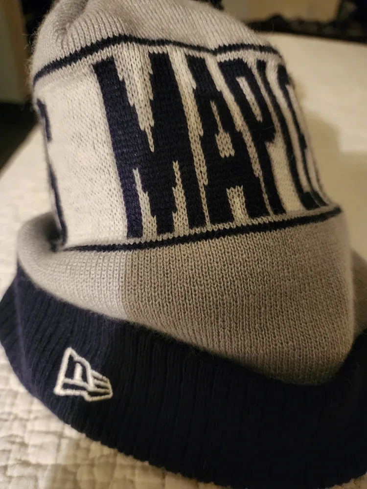 New Era Toronto Maple Leafs Toque image indicator(2)