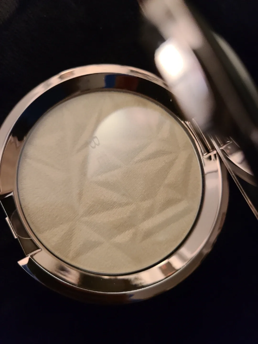 Becca Shimmering Skin Perfector - Vanilla Quartz image indicator(2)