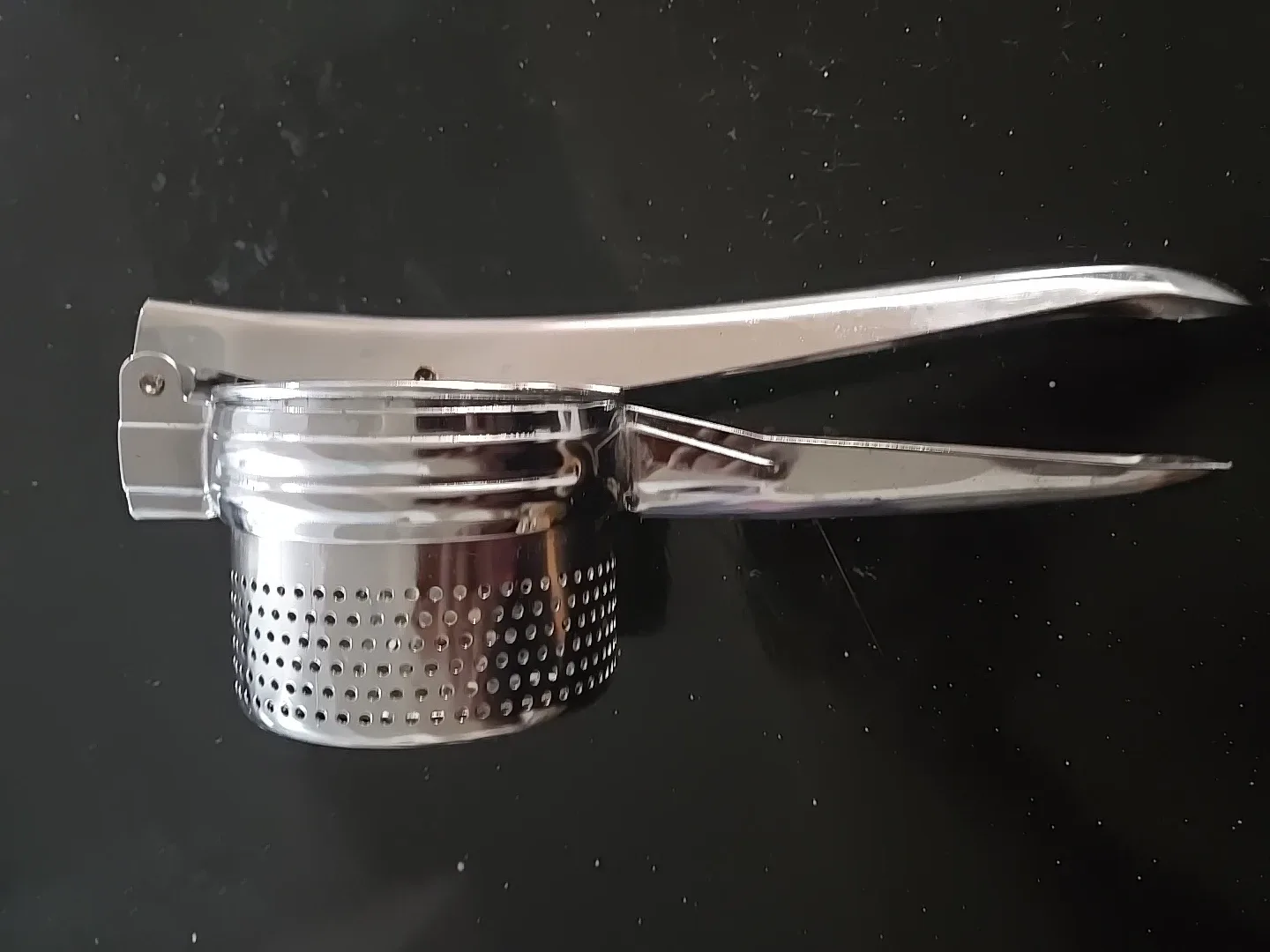 Stainless Steel Potato Ricer image indicator(3)