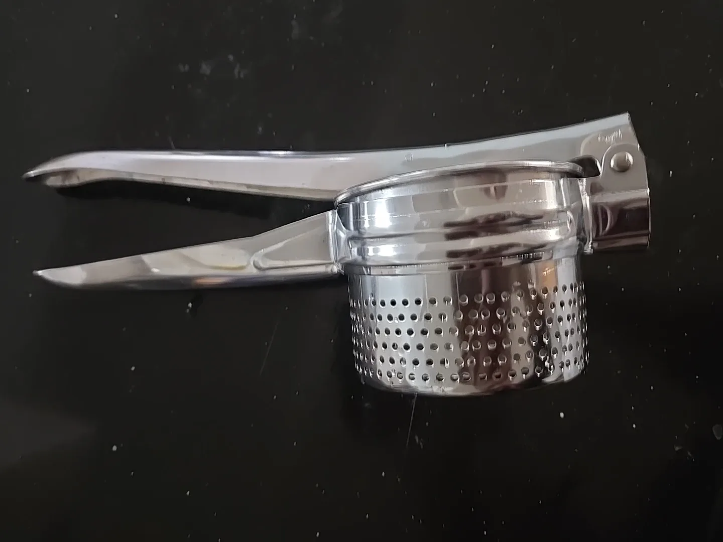 Stainless Steel Potato Ricer image indicator(4)