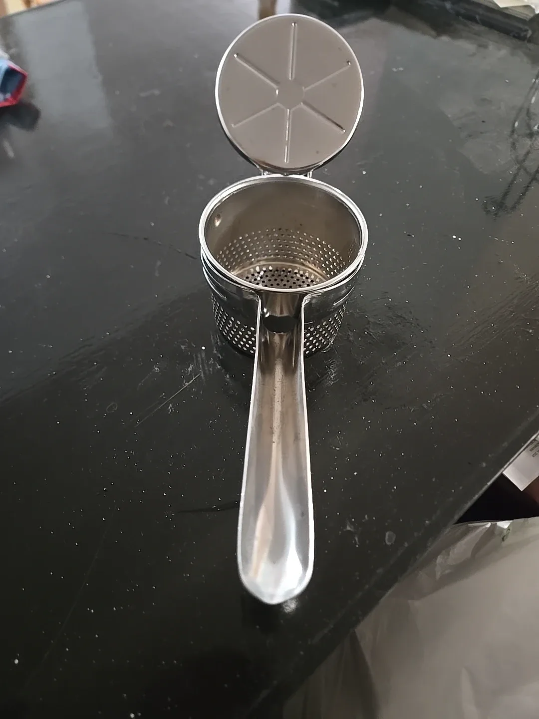 Stainless Steel Potato Ricer image indicator(5)