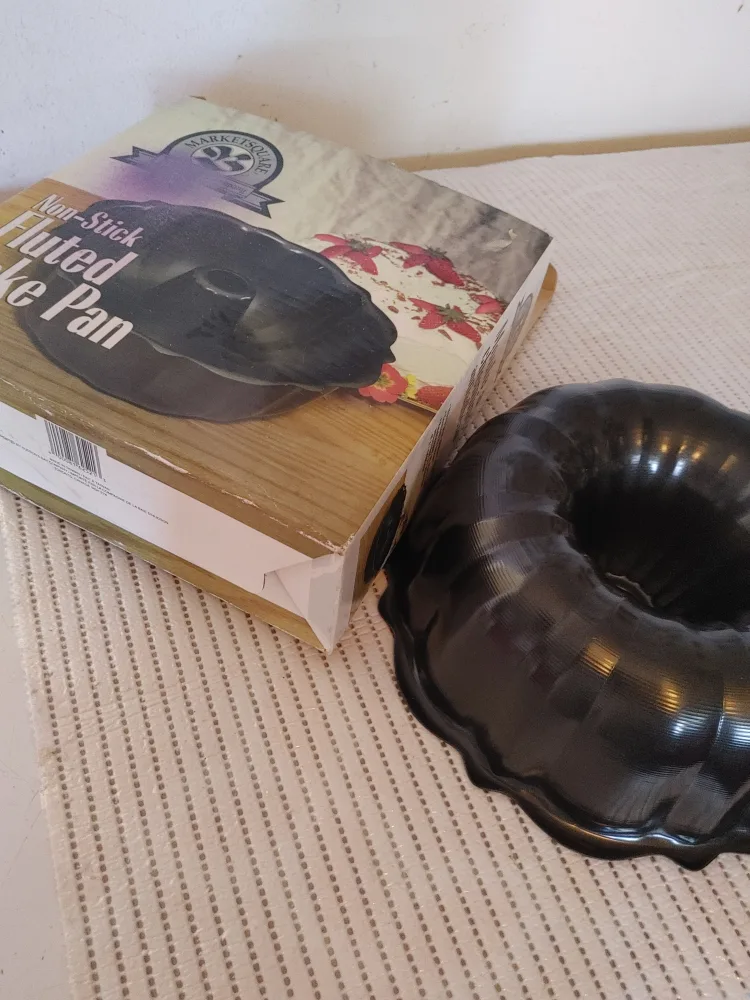 Market Square Non-Stick Fluted Cake Pan - New in Box! image indicator(3)