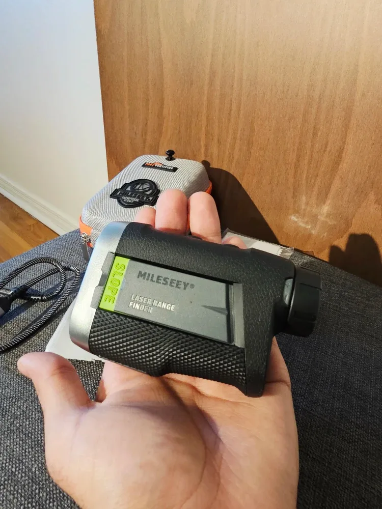 Mileseey Golf Laser Rangefinder with Case image indicator(2)