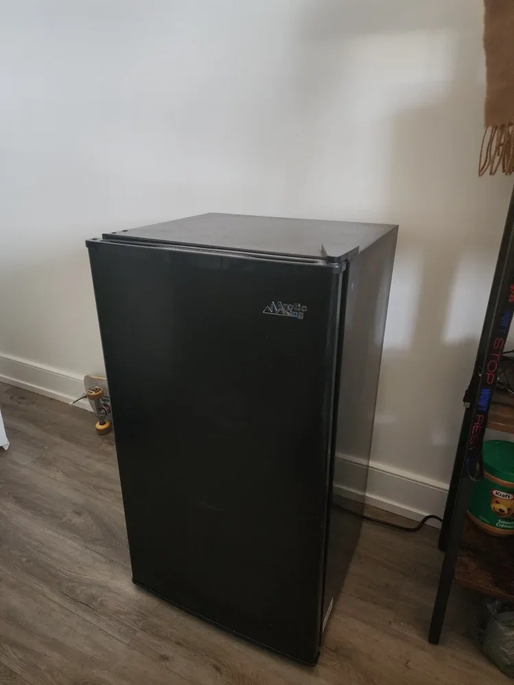 Arctic King Mini Fridge w Freezer