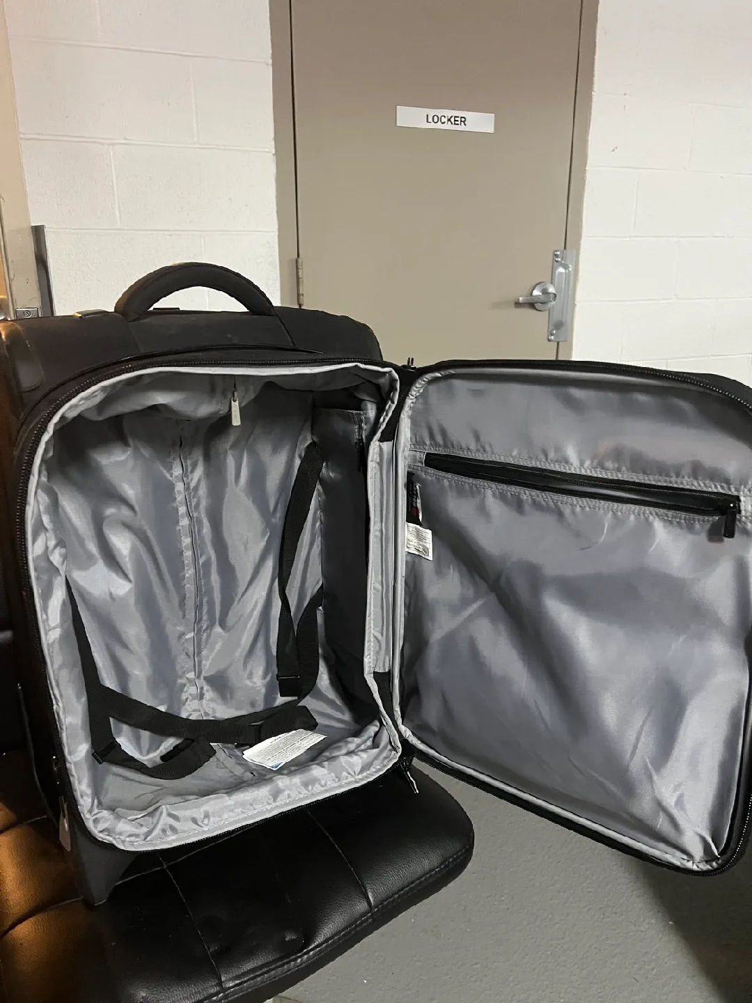 delsey carry on luggage image indicator(2)