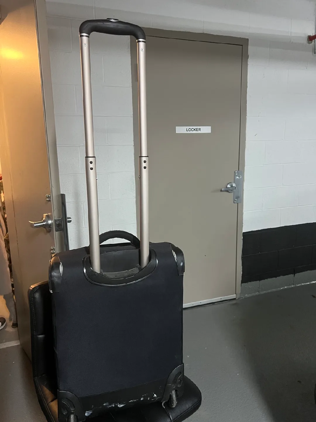 delsey carry on luggage image indicator(5)