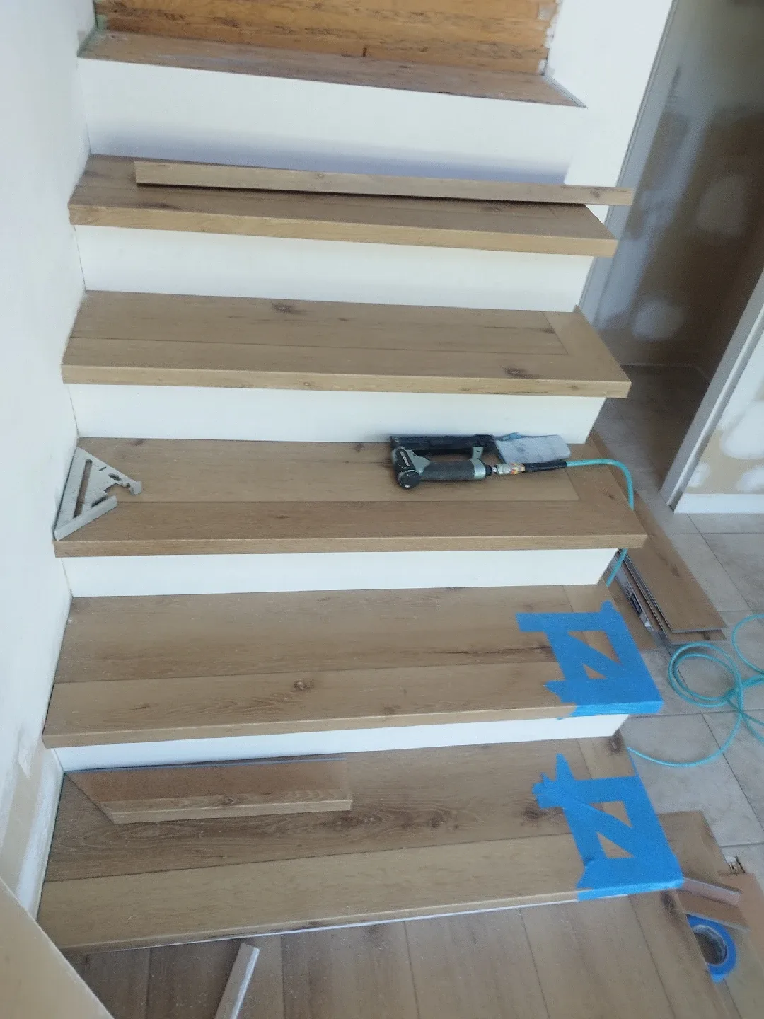 Hardwood Laminate Vinyl professional installation image indicator(9)