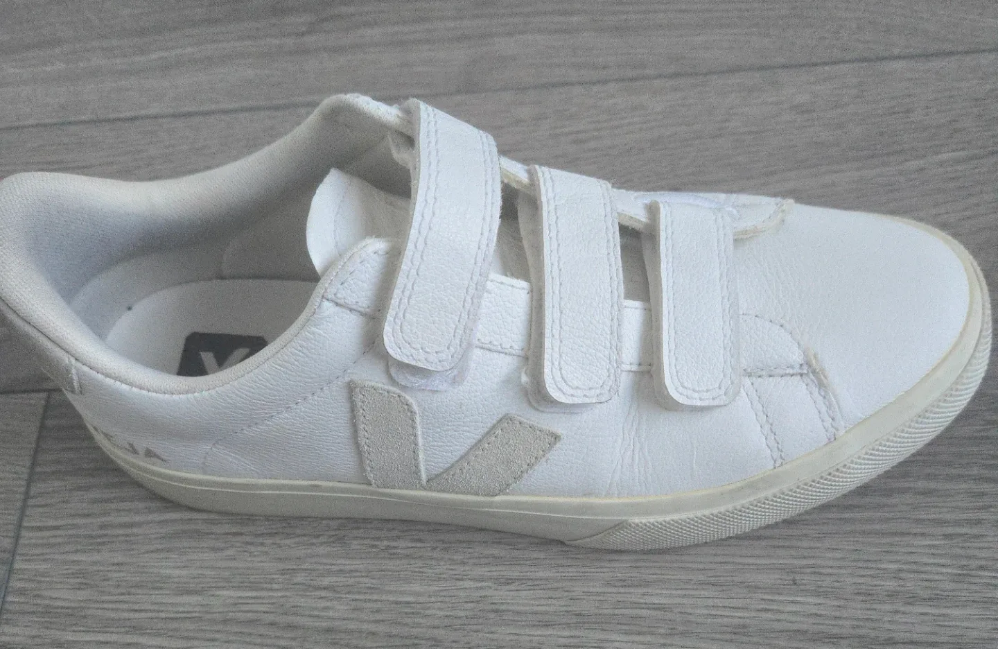 Veja Velcro Sneakers - Size 9 image indicator(5)