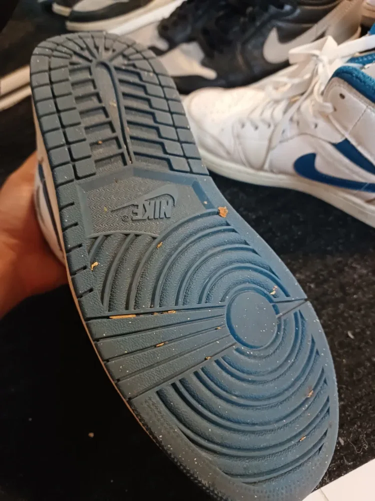 Air Jordan 1 Retro High White/Blue, Size 8.5 image indicator(2)