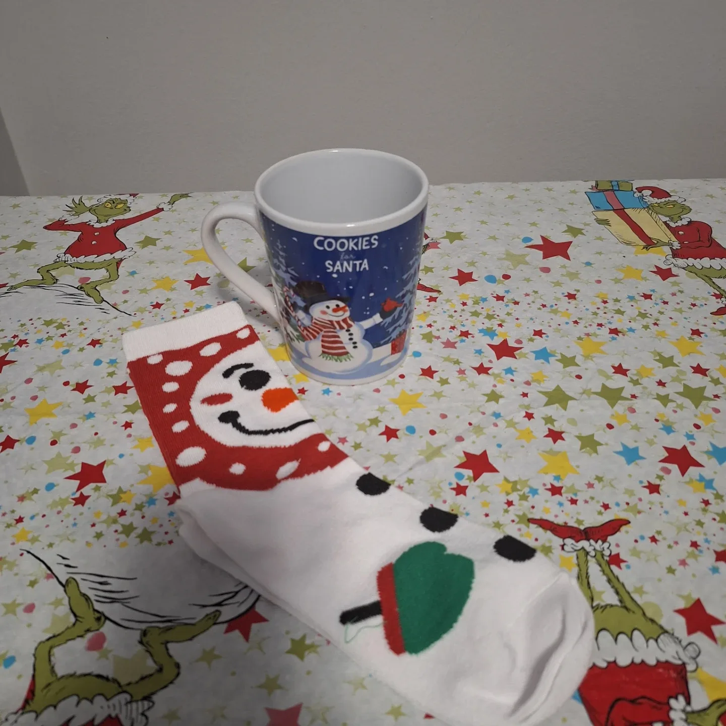 Christmas Mug & Socks Gift Set image indicator(5)