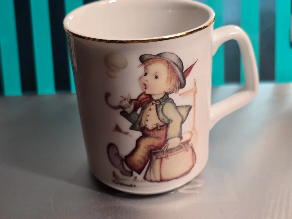 M.I. Hummel Wanderbub "The Merry Wanderer" Mug image indicator(2)