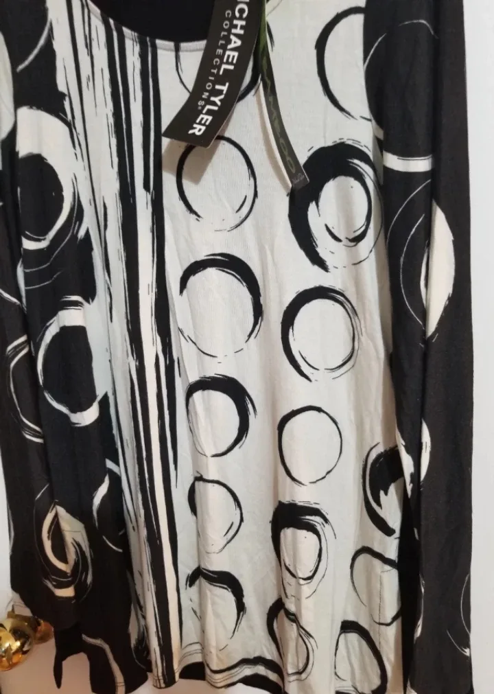 Michael Tyler Bamboo Collection Top - Size P/S image indicator(4)