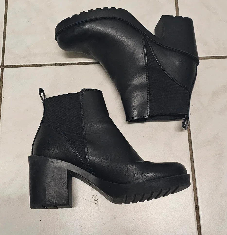 H&M Divided Black Heeled Boots - Size 7