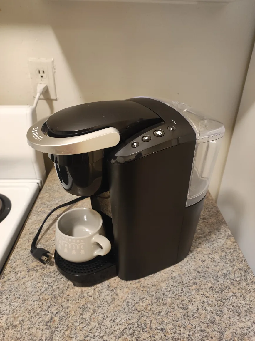 Keurig K-Compact K-Cup Pod Coffee Maker - Excellent condition thumbnail