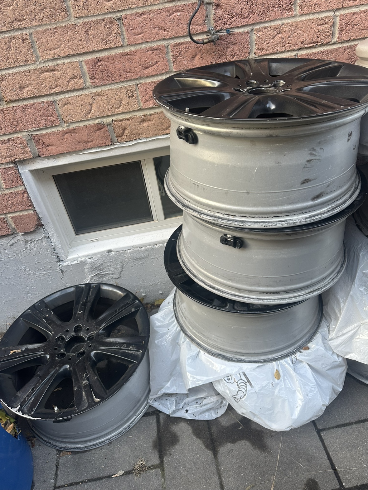 Set of 4 Mercedes-Benz Rims, 19 inch - photo 3