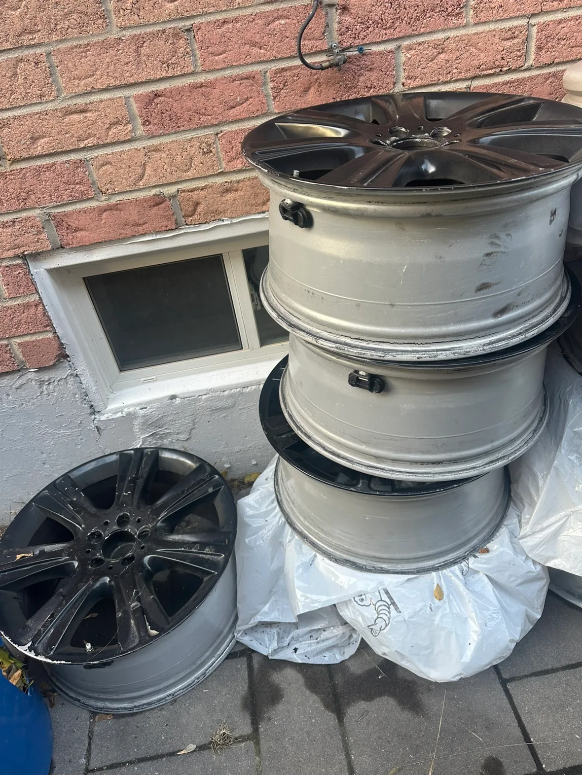 Set of 4 Mercedes-Benz Rims, 19 inch image indicator(3)