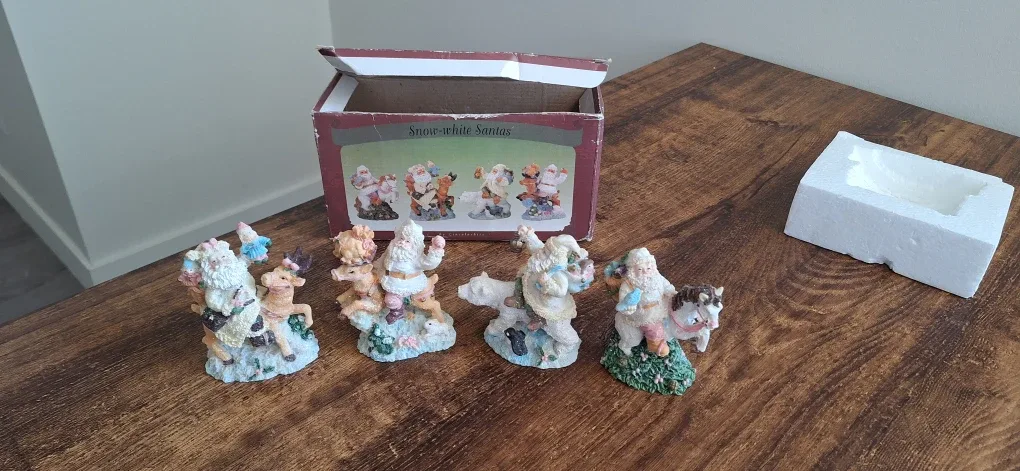 Snow-white Santas Figurine Set
