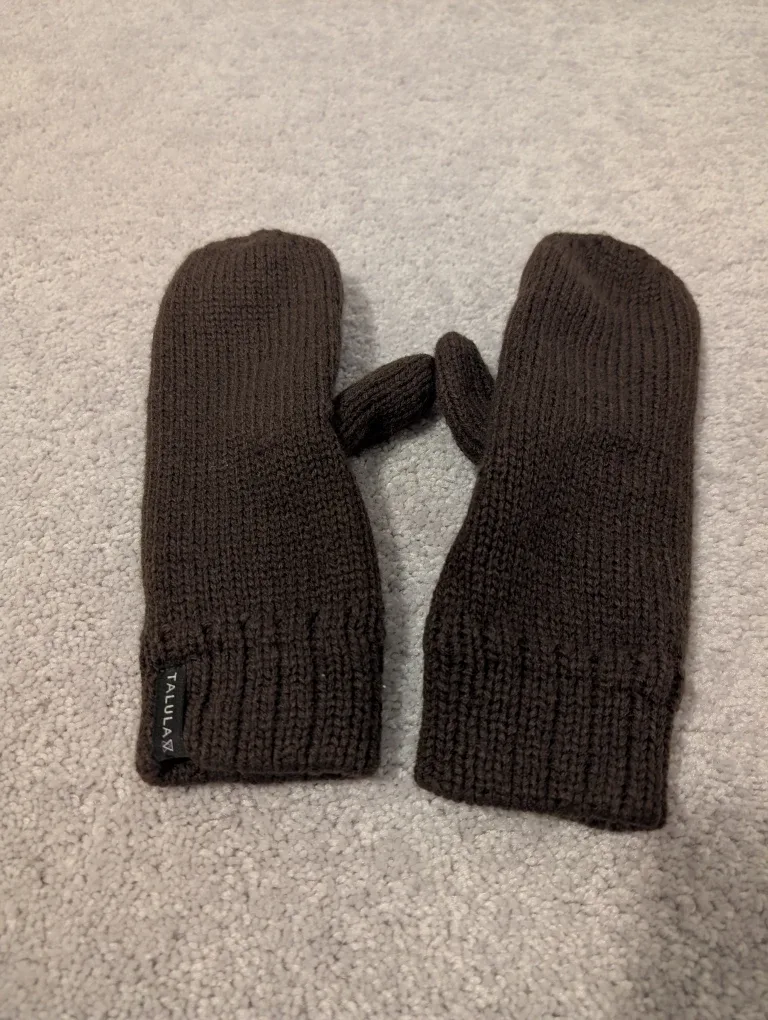 Aritiza Talula Brown Knit Mittens