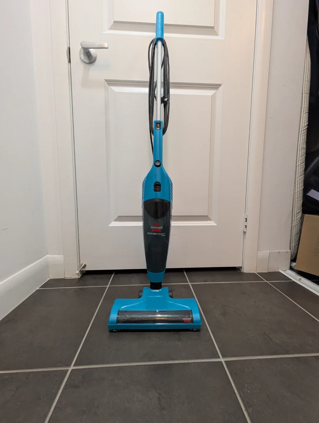 Bissell FeatherWeight Stick Lightweight Bagless Vacuum image indicator(2)