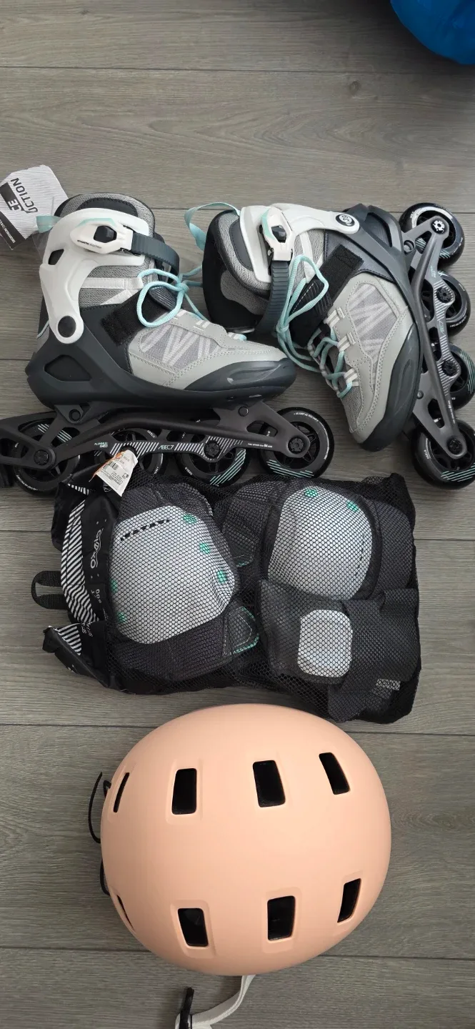 Decathlon Oxelo Inline Skates Size 39 with Helmet thumbnail