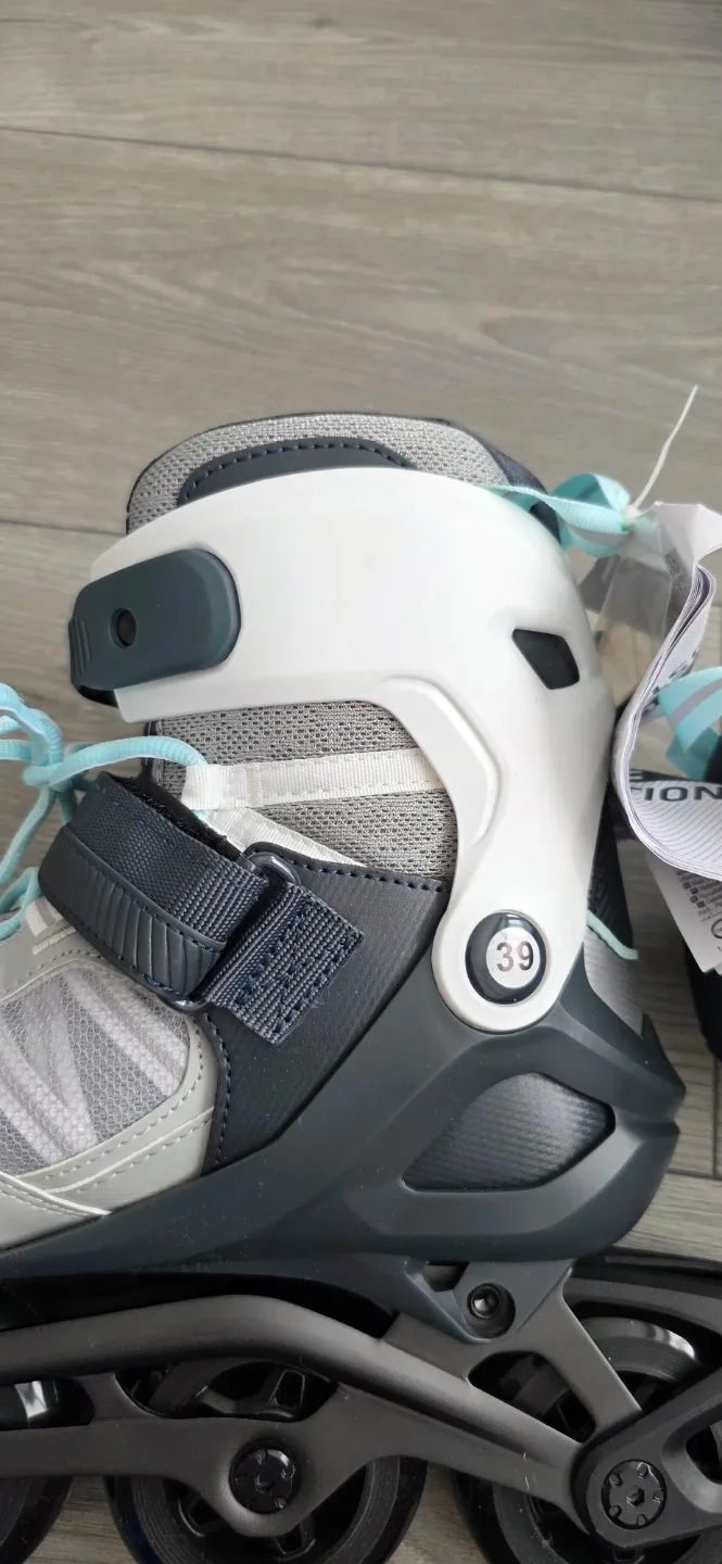 Decathlon Oxelo Inline Skates Size 39 with Helmet image indicator(2)
