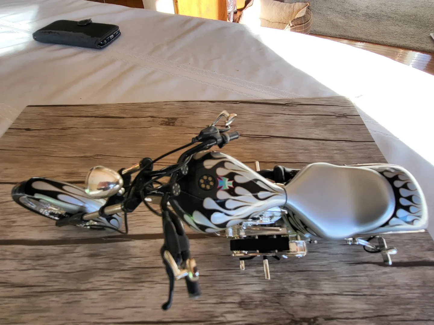 Custom Chopper Motorcycle Diecast 1:18 image indicator(3)