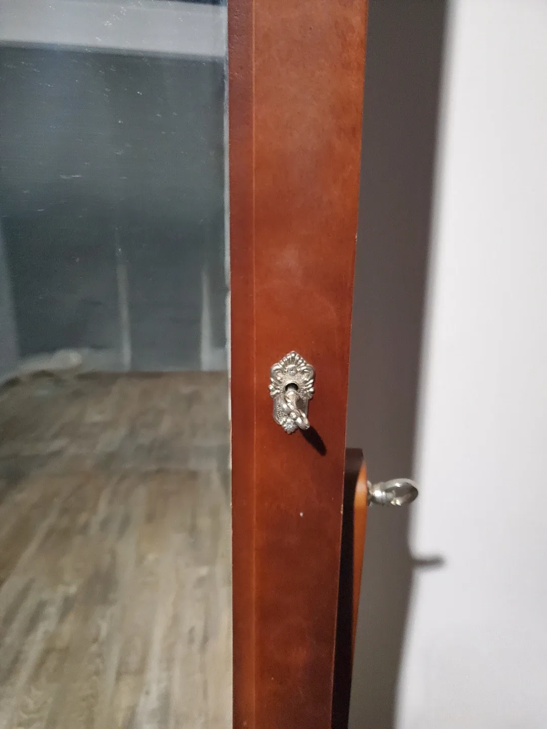 Standing Jewellery Armoire with Mirror image indicator(4)