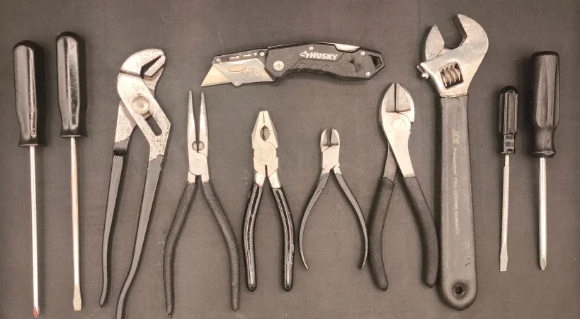 11-Piece Mixed Tool Kit – Home • Auto • DIY image indicator(2)